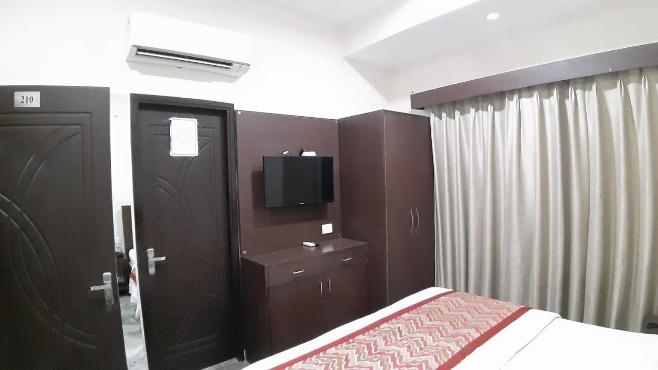 Hotel Sar Kamla Dham Skd Vrindavan Fully Vaccinated Staff Exterior photo