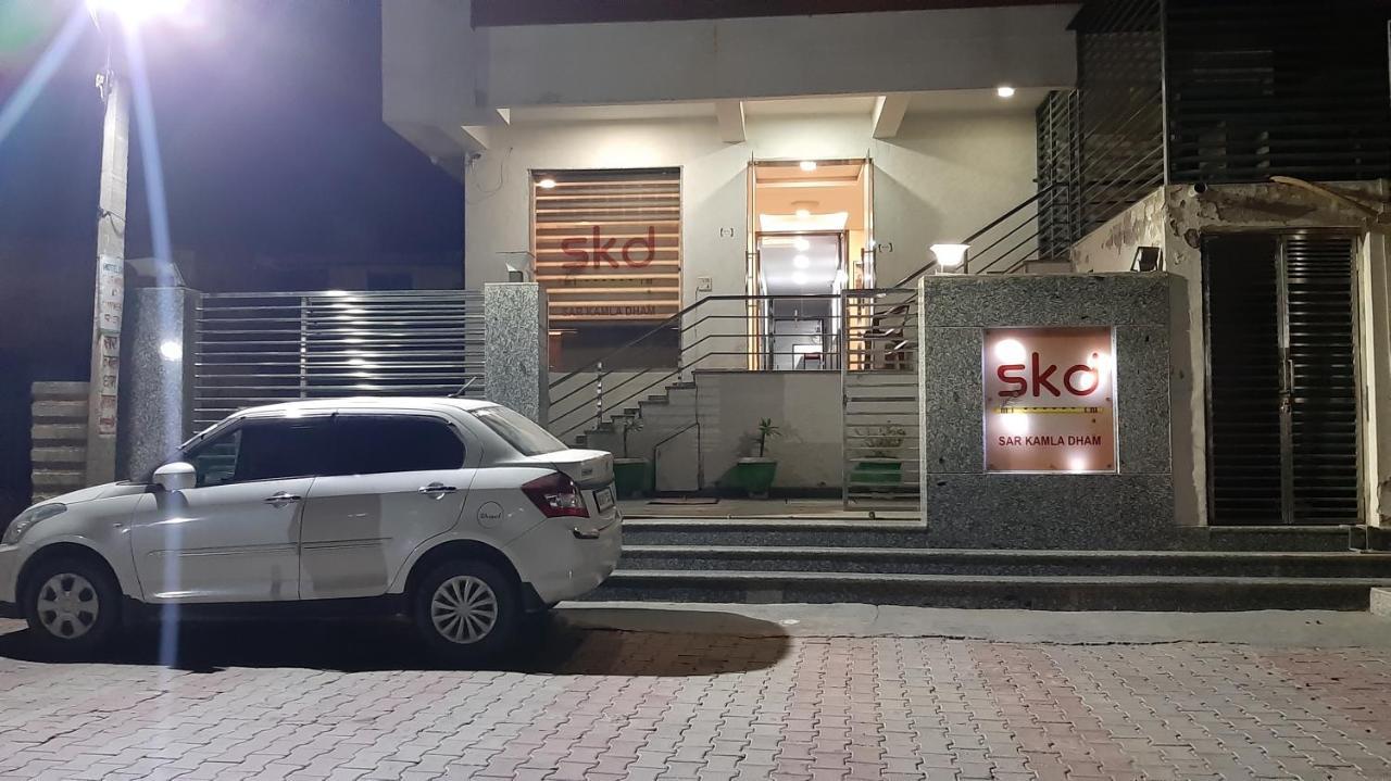 Hotel Sar Kamla Dham Skd Vrindavan Fully Vaccinated Staff Exterior photo