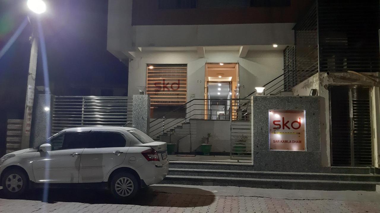 Hotel Sar Kamla Dham Skd Vrindavan Fully Vaccinated Staff Exterior photo