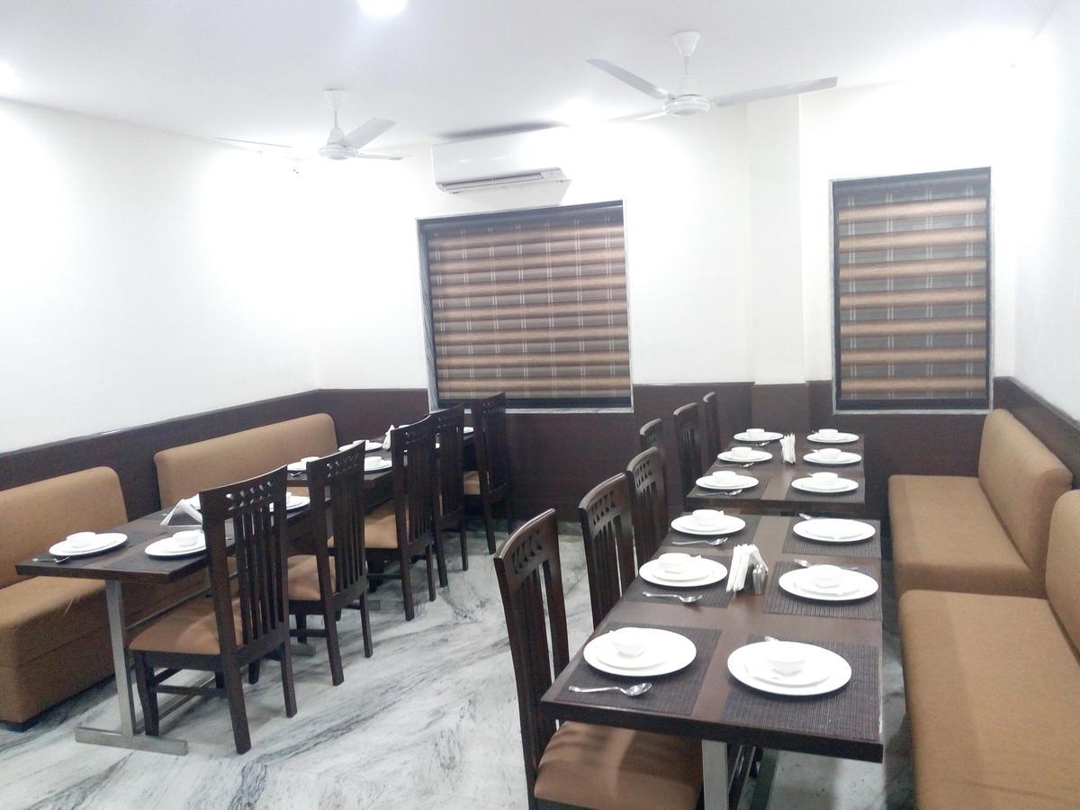 Hotel Sar Kamla Dham Skd Vrindavan Fully Vaccinated Staff Exterior photo