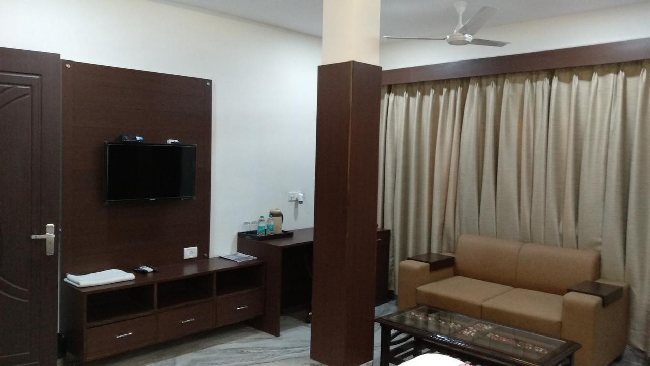 Hotel Sar Kamla Dham Skd Vrindavan Fully Vaccinated Staff Exterior photo