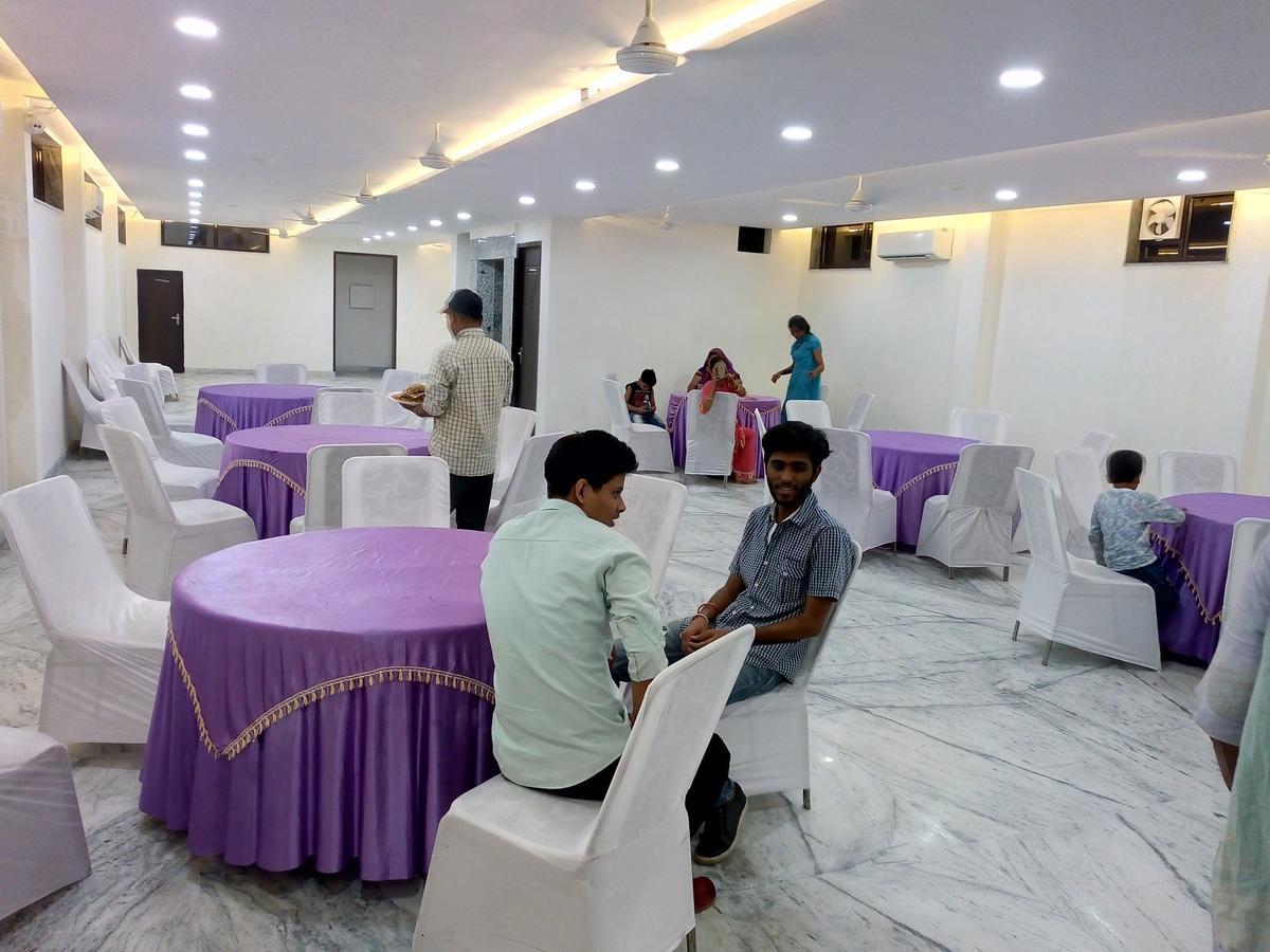 Hotel Sar Kamla Dham Skd Vrindavan Fully Vaccinated Staff Exterior photo
