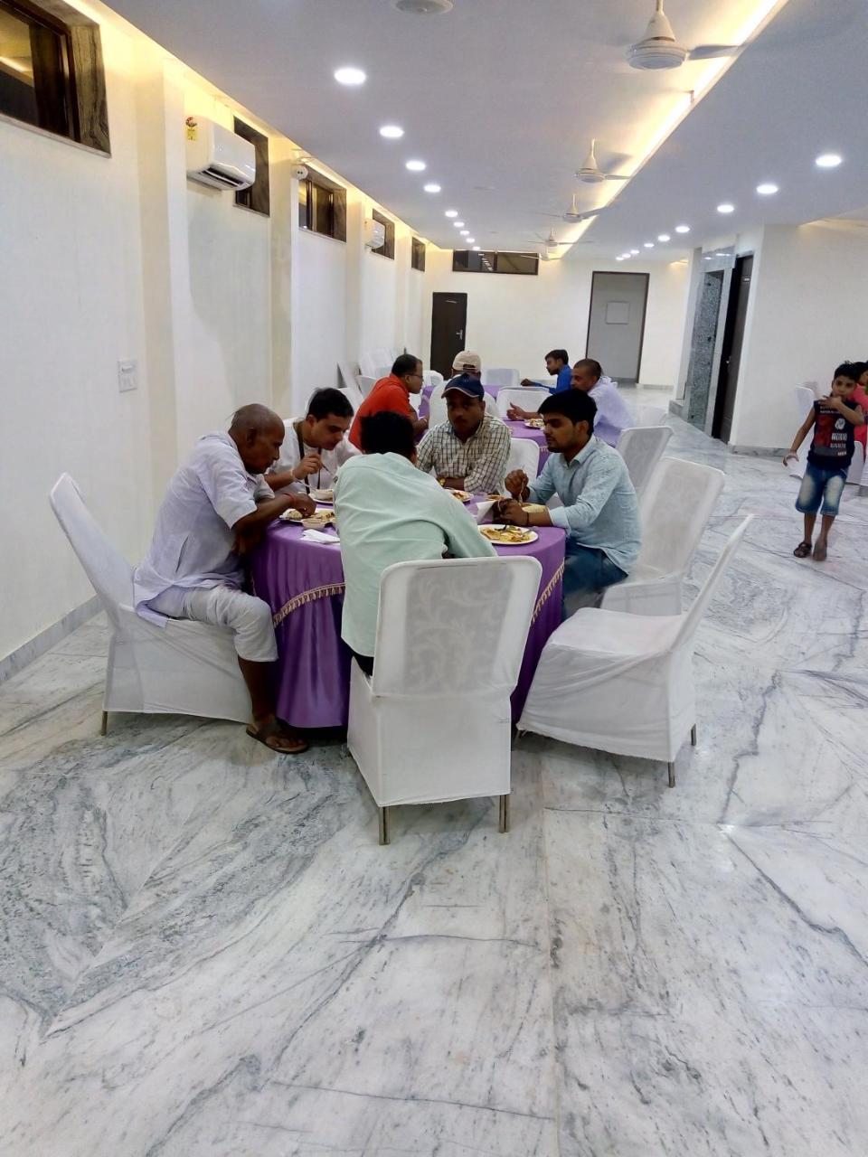 Hotel Sar Kamla Dham Skd Vrindavan Fully Vaccinated Staff Exterior photo