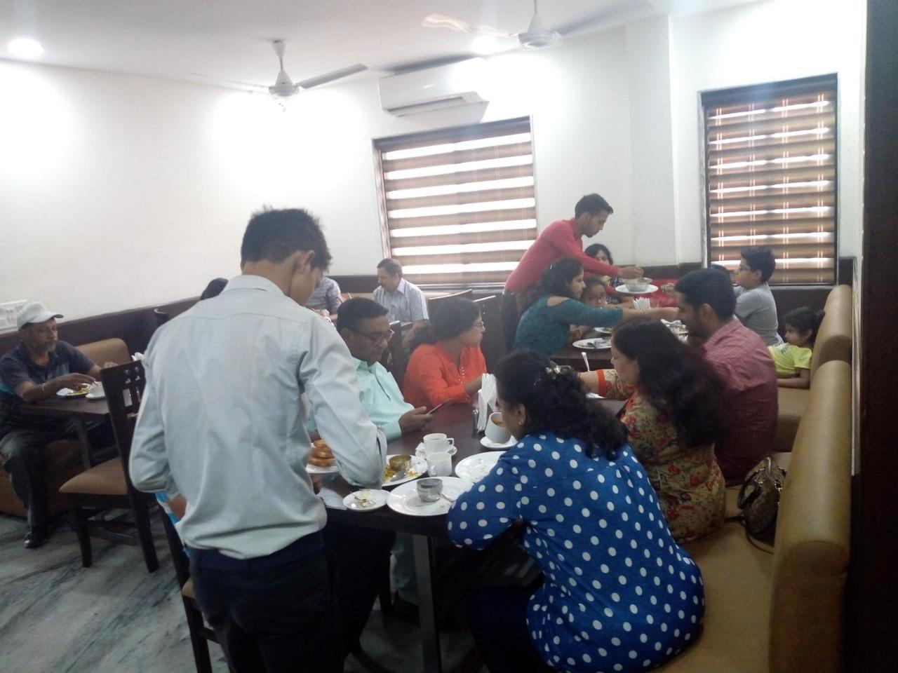 Hotel Sar Kamla Dham Skd Vrindavan Fully Vaccinated Staff Exterior photo