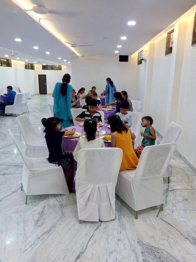 Hotel Sar Kamla Dham Skd Vrindavan Fully Vaccinated Staff Exterior photo