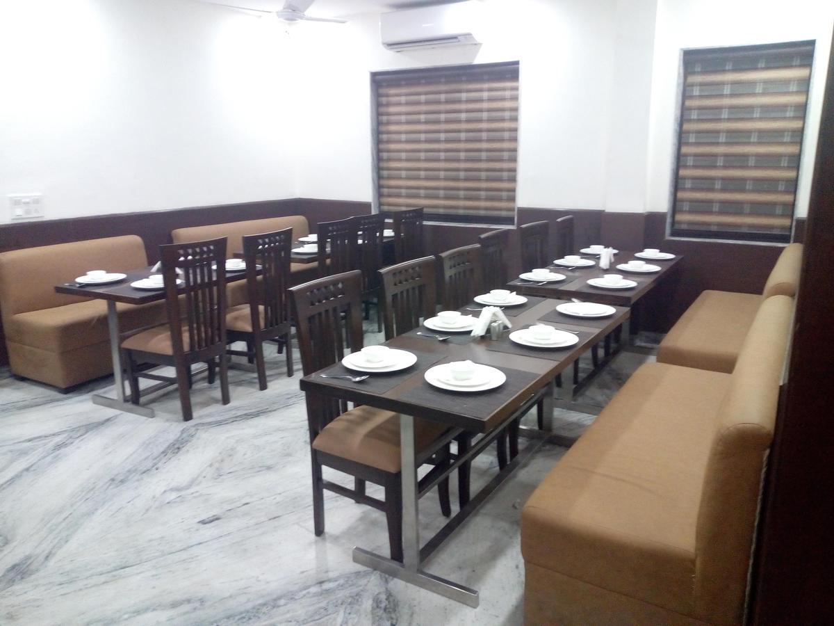 Hotel Sar Kamla Dham Skd Vrindavan Fully Vaccinated Staff Exterior photo