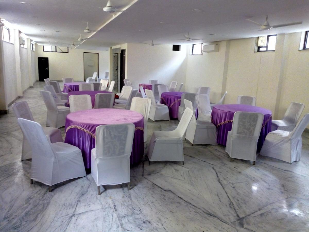 Hotel Sar Kamla Dham Skd Vrindavan Fully Vaccinated Staff Exterior photo