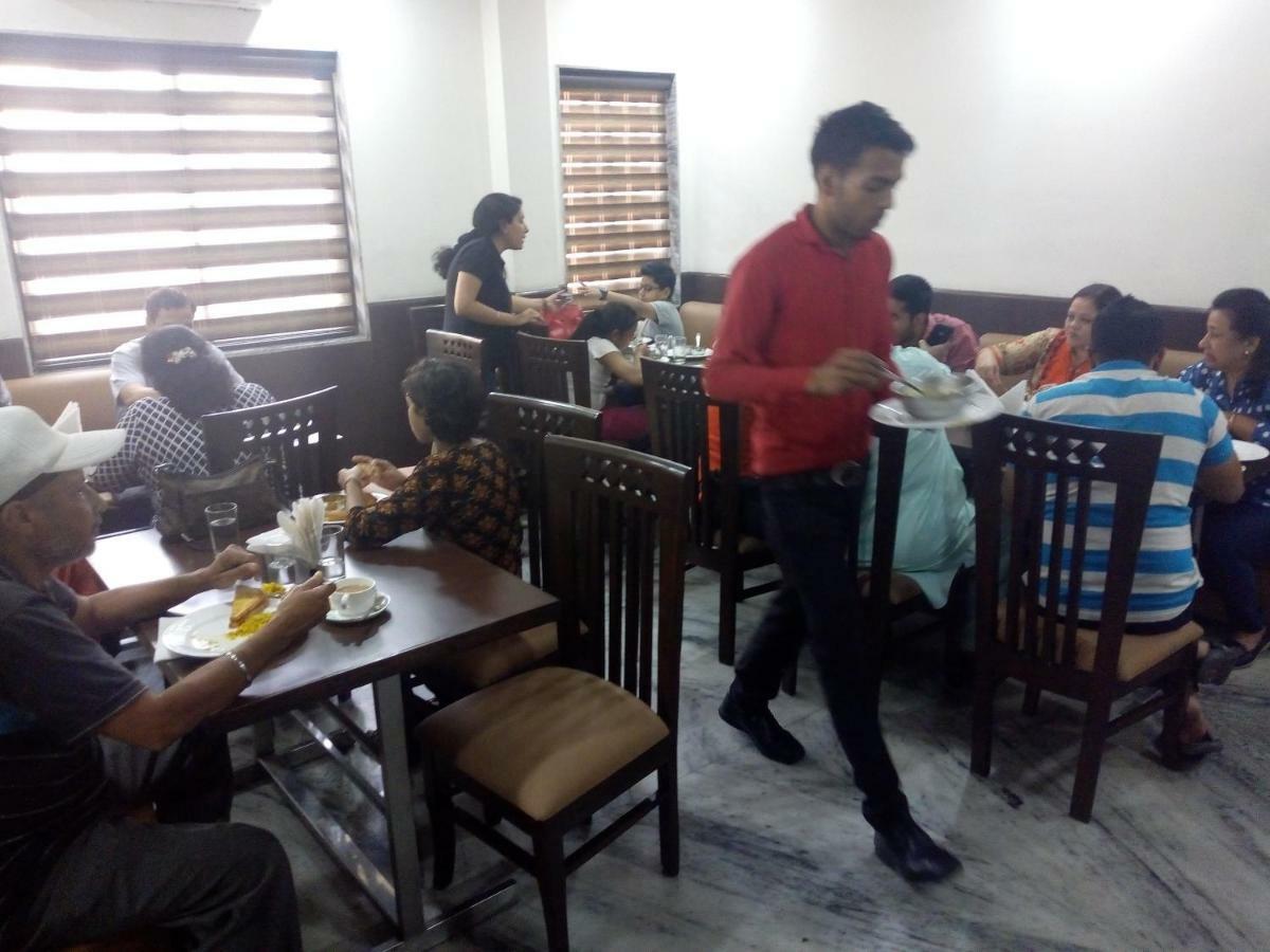 Hotel Sar Kamla Dham Skd Vrindavan Fully Vaccinated Staff Exterior photo